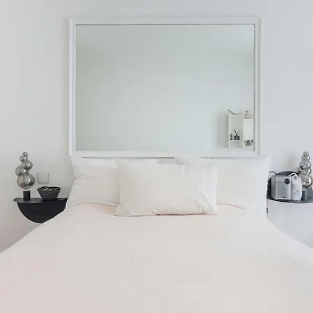 Parisian Refinement And Comfort - Central Location Appartamento
