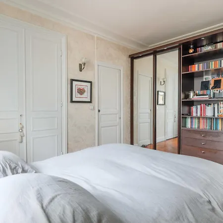 Parisian Refinement And Comfort - Central Location Appartamento